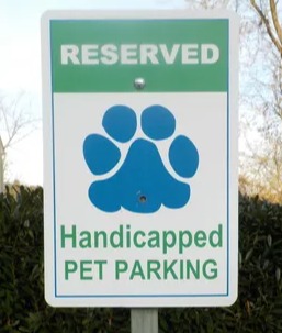 Handicapped pet parking sign at Animal Therapy Center